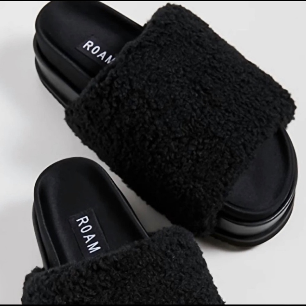 Roam Black Fuzzy Slides